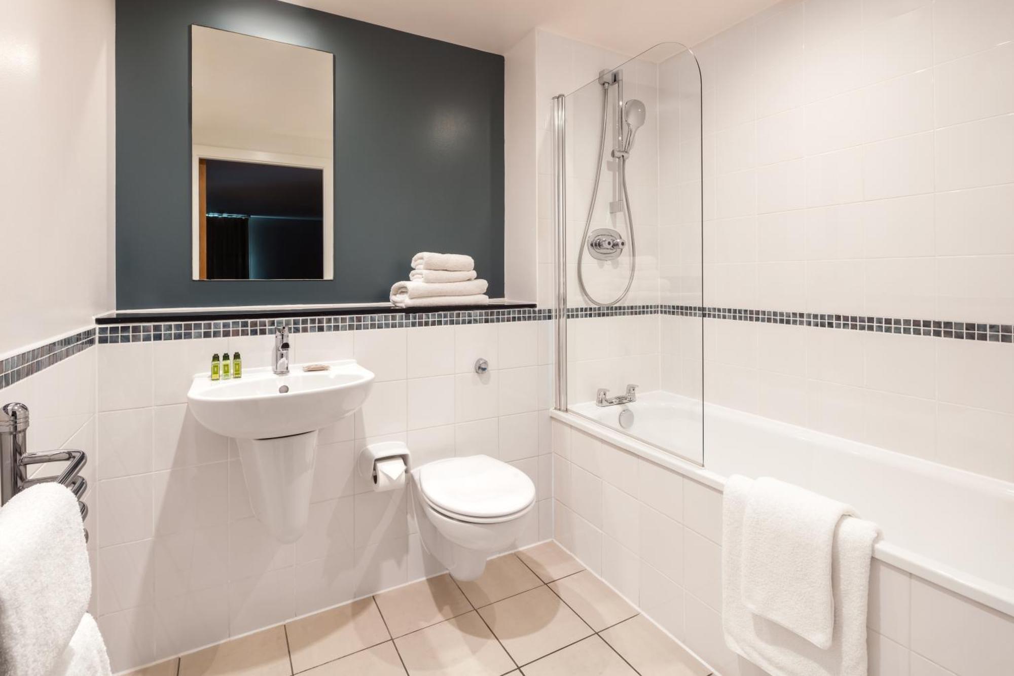 Marlin Bridge - Empire Square Aparthotel London